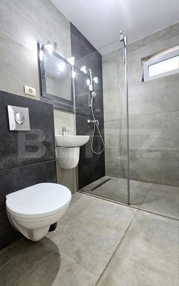 Apartament cu 3 camere semidecomandat, mobilat în Aradului