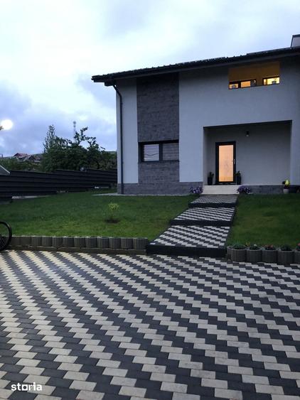 Casă cu 4 camere cu Teren 500 Mp în Coman