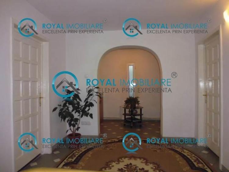 Casă individuală cu 9 camere cu Canalizare în Republicii