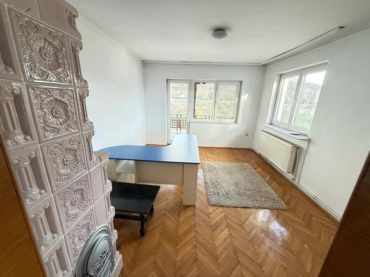 Casă cu 10 camere cu Teren 1200 Mp în Central