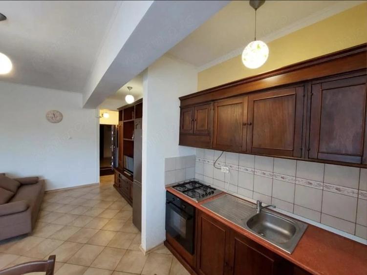 Apartament cu 3 camere decomandat în Prundu