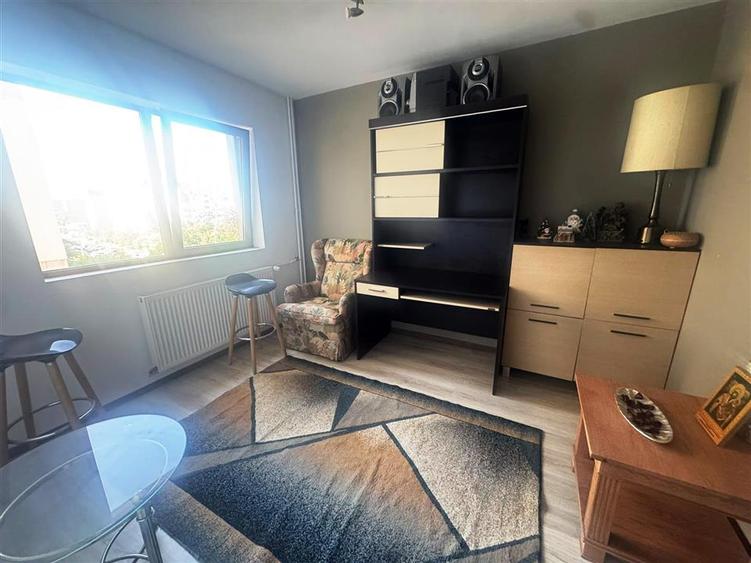 Apartament cu 3 camere decomandat, mobilat în Republicii