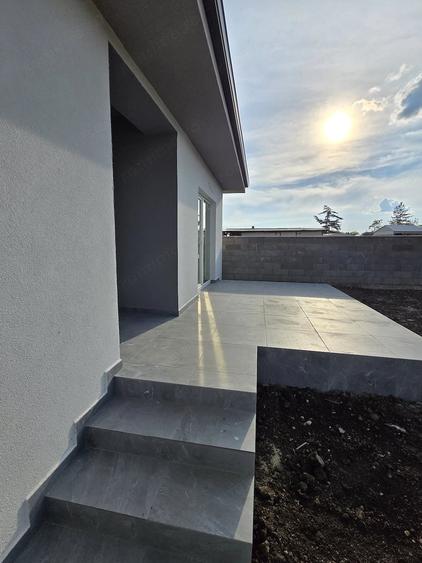 Casă cu 3 camere cu Teren 300 Mp în Sânandrei