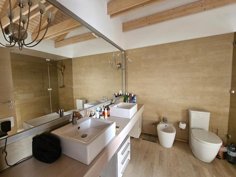 Penthouse cu 4 camere decomandat, mobilat în Complex Studențesc