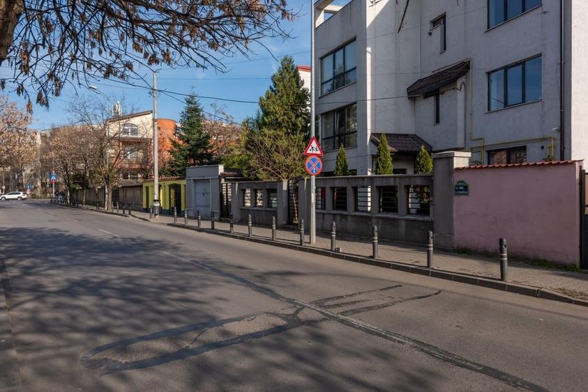 Apartament cu 2 camere decomandat, mobilat în Drumul Sării
