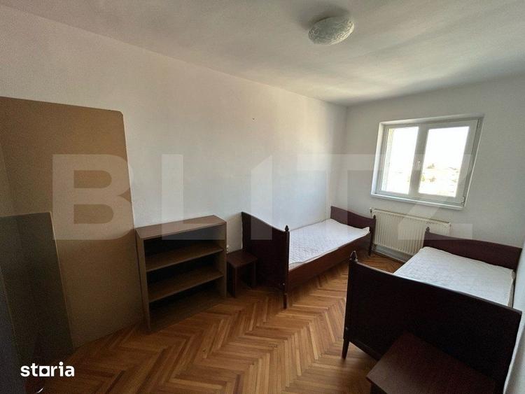 Apartament cu 4 camere decomandat în Cetate