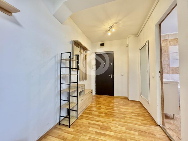 Apartament cu 3 camere decomandat, mobilat în Vasile Aaron
