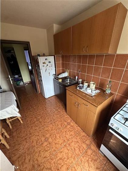 Apartament cu 3 camere decomandat, mobilat în Aradului