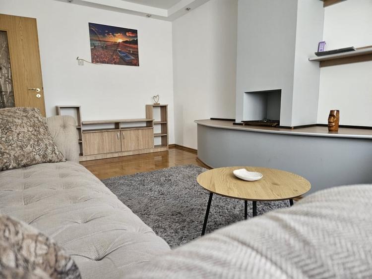 Apartament cu 3 camere în Vasile Aaron