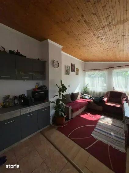Casă cu 5 camere cu Canalizare în Ion Roată