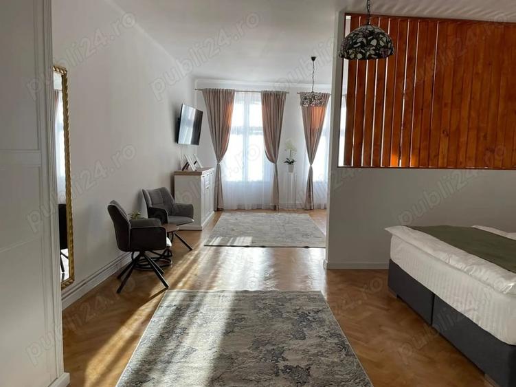 Casă cu 6 camere cu Teren 248 Mp în Central