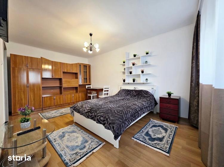 Garsonieră decomandată în Titan
