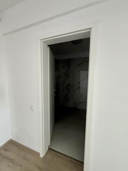 Apartament cu 5 camere semidecomandat în Central