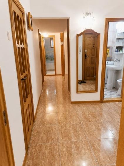 Închiriez (schimb) apartament 4 camere, complet mobilat - 2