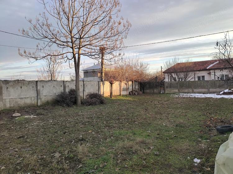 Casă cu Teren 1700 Mp în Central