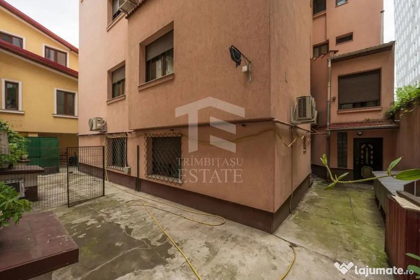 Casă cu 7 camere cu Teren 676 Mp în Romană