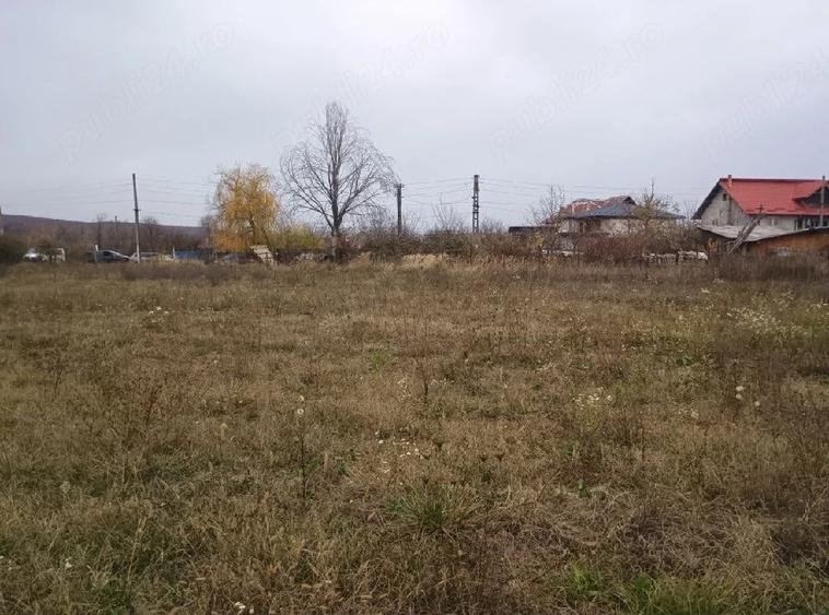Teren de 1450 mp, în Hințești