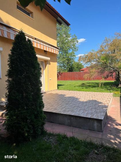 Casă cu 5 camere cu Canalizare în Central