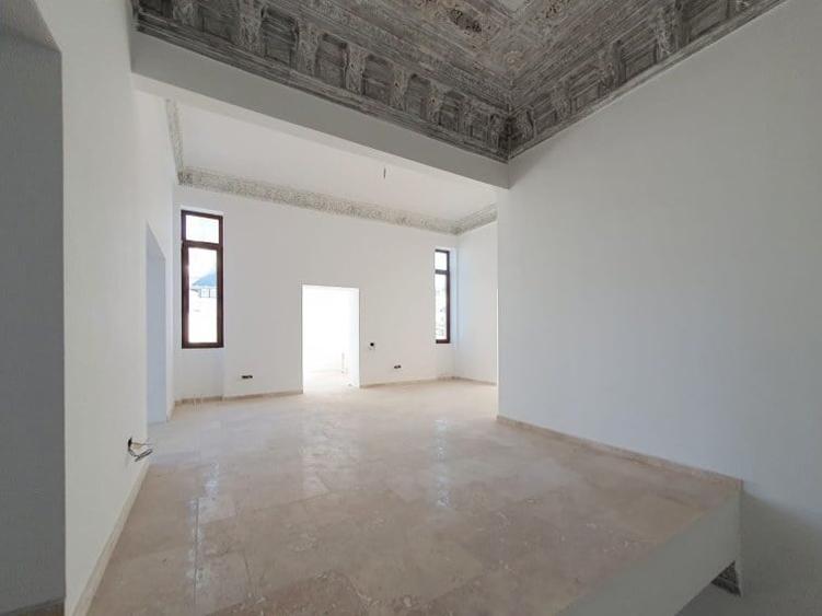 Casă cu 16 camere cu Teren 665 Mp în Universitate