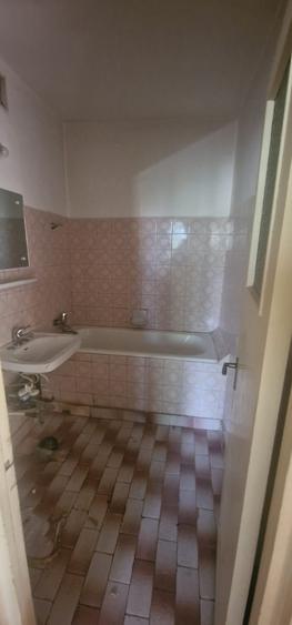 Apartament cu 3 camere semidecomandat în Nord
