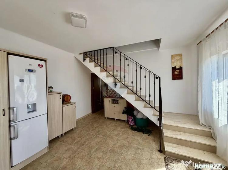 Casă cu 5 camere cu Teren 3400 Mp în Răchitosu