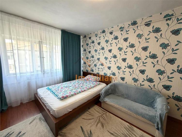 Garsonieră decomandată în Rogerius