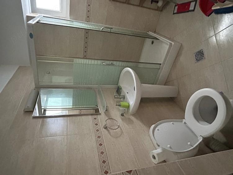 Apartament cu 3 camere decomandat, mobilat în Central