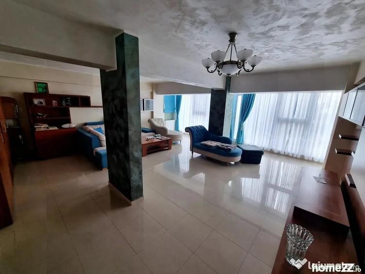 Apartament cu 3 camere decomandat în Peninsula