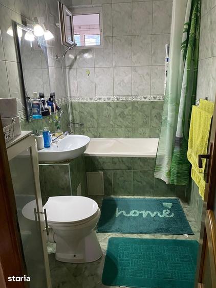 Apartament cu 3 camere decomandat în Sud