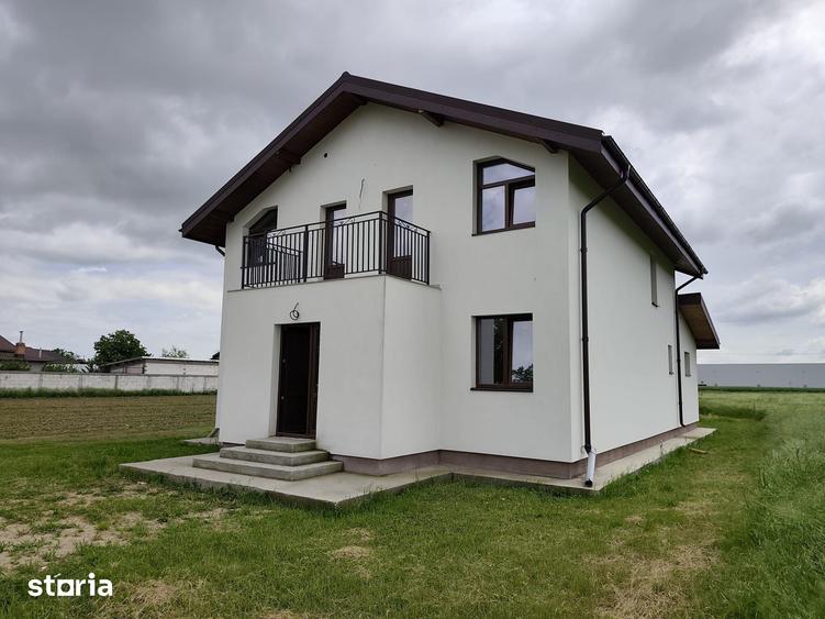 Casă cu 4 camere cu Teren 508 Mp în Ulmi