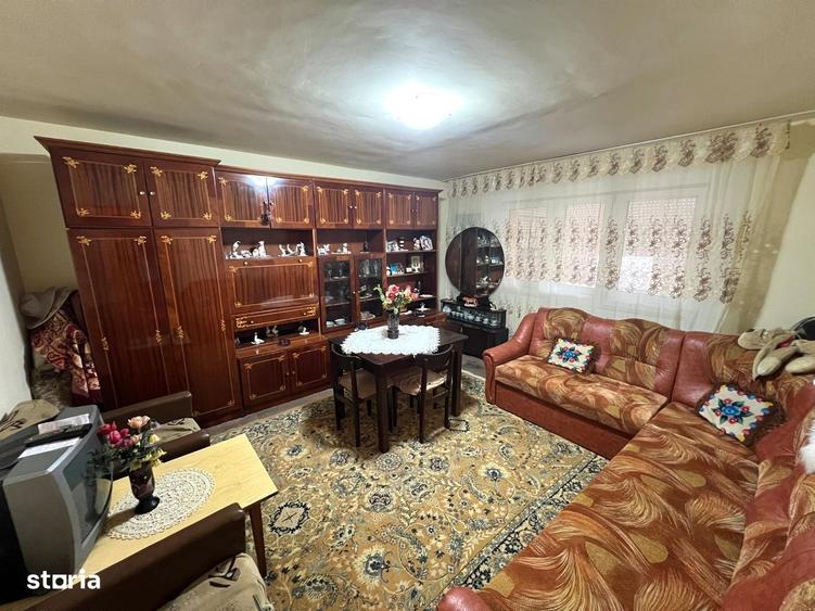 Apartament cu 3 camere în Micro 16 — fotografia 1