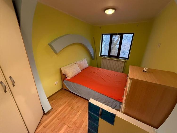 Apartament cu 3 camere decomandat, mobilat în Central