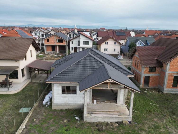 Casa la rosu in Livada, teren 600 mp - 3