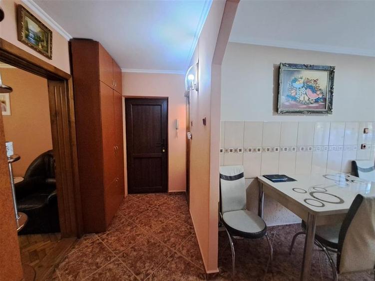 RECO Apartament cu trei camere decomandat - 10