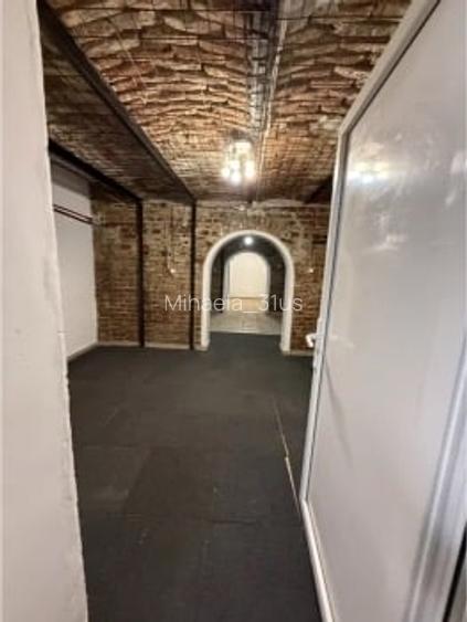 Grivita Închiriez spațiu comercial parter/ demisol 160 mp amenajat pentru Horeca