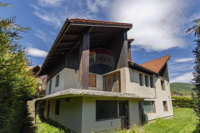 Casă / Vilă cu 8 camere / 7 bai de vânzare, Moieciu de Jos - 2