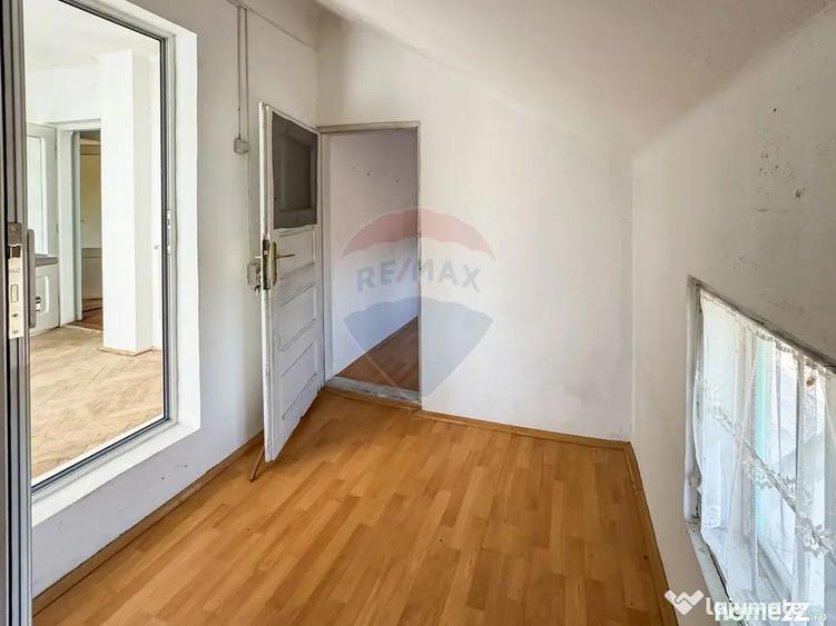 Casă cu 4 camere cu Teren 1145 Mp în Central