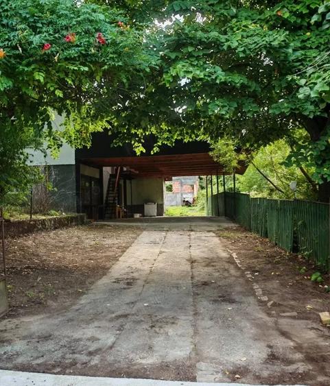 Casa centrala ?omcuta Mare 2 locuin?e + teren 16 ari - 8