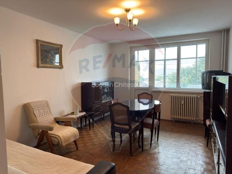 Apartament cu 2 camere de vanzare, strada Bucegi, zona Narcisa