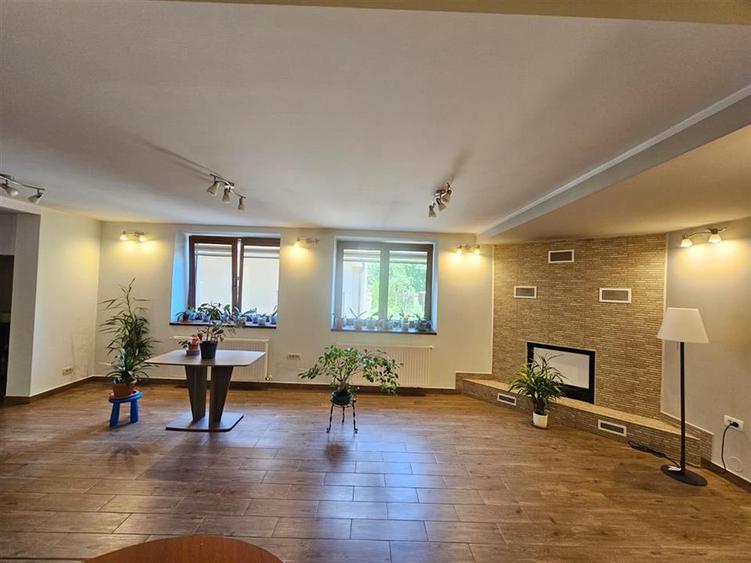 Casa multifunctionala cu Spatiu Comercial COMISION 0 - 4