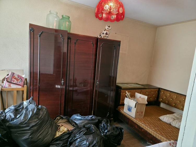 Vand apartament cu 2 camere etaj 1 - 5