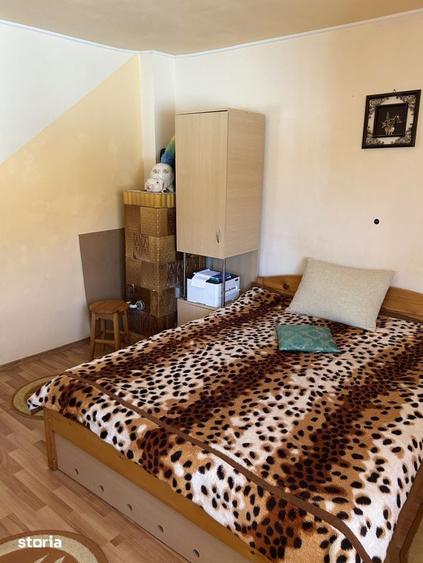 Casa individuala spatioasa cu 4 camere si foisor, zona linistita B - 15