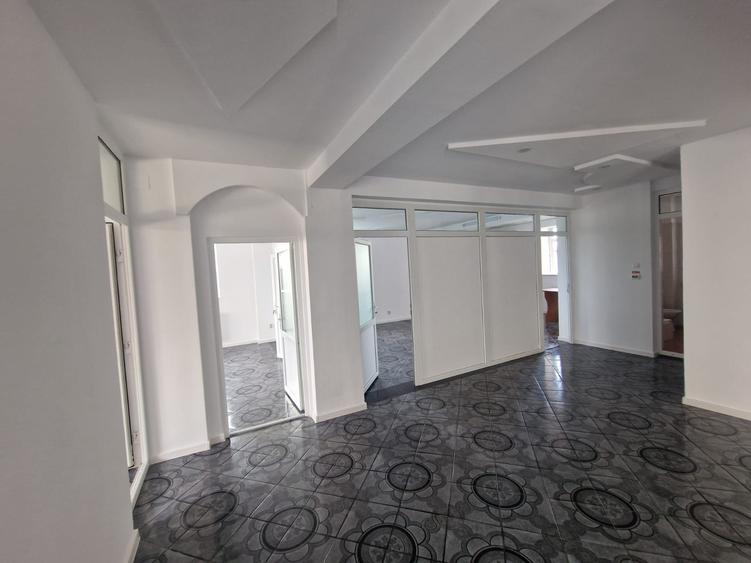 Se inchiriaza saptiu comercial pret 1500 euro negociabil. - 15