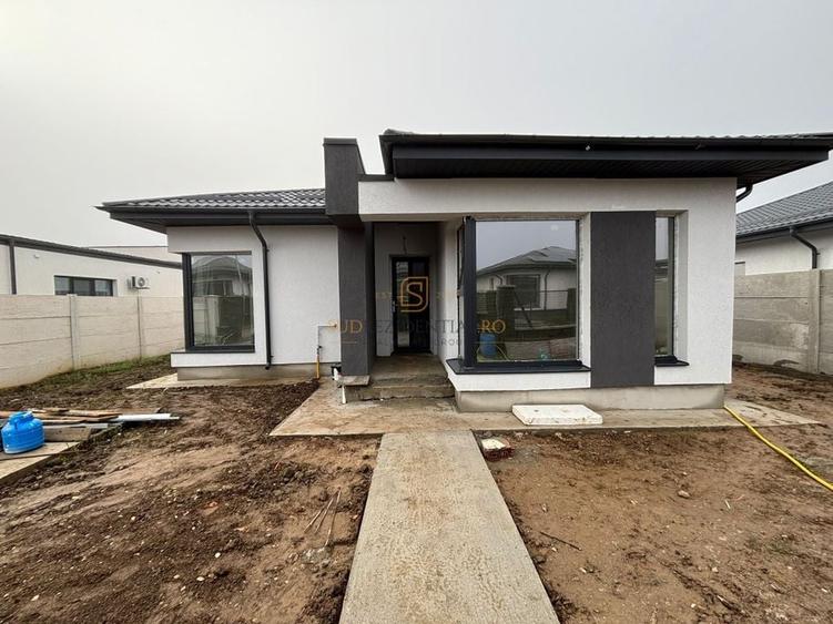 Casa individuala parter, 3 camere, disponibila imediat, teren 370 mp - 3