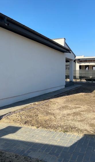 Casă cu 3 camere cu Canalizare în Est