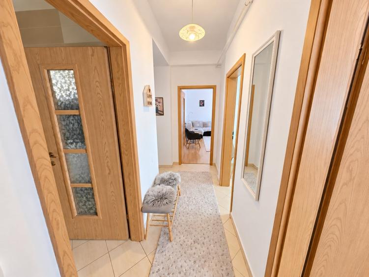 Apartament cu 3 camere decomandat, mobilat în Central