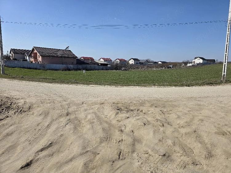 Teren de 9900 mp, în Central