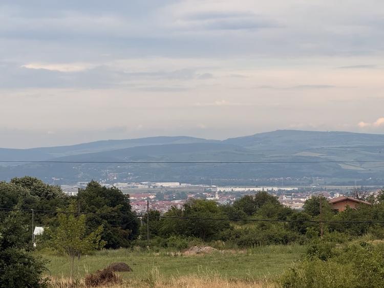 Casă individuală cu 4 camere cu Garaj în Cetate