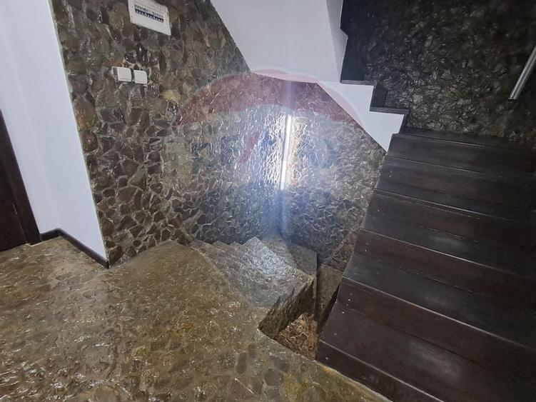 Pensiune Eselnita / 16 camere / Teren - 1448 mp / Ponton - 39