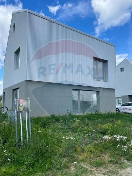 Casa / Vila cu 4 camere de vanzare - 5